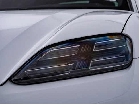 New 2026 Porsche Macan 4 Electric image 7