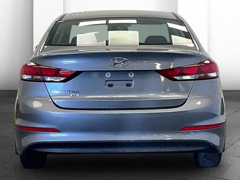 Used 2018 Hyundai Elantra SE image 3