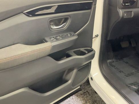 Used 2023 Honda Pilot Sport image 29