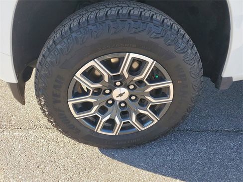 Used 2024 Chevrolet Colorado Z71 w/ Z71 Convenience Package 2 image 31