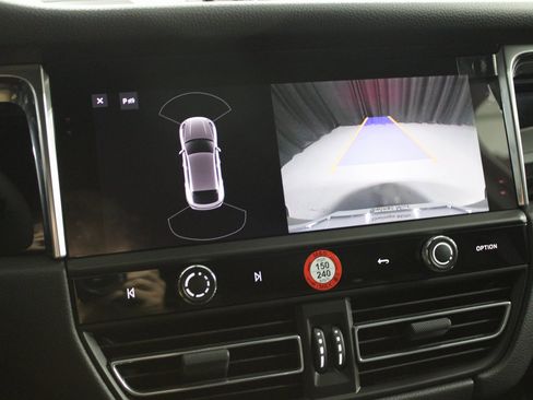 New 2026 Porsche Macan image 32