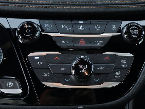 Used 2022 Chrysler Pacifica Pinnacle image 41