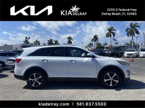 Used 2017 Kia Sorento EX image 2