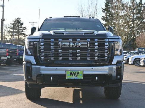 Used 2025 GMC Sierra 2500 Denali Ultimate w/ Max Trailering Package image 3