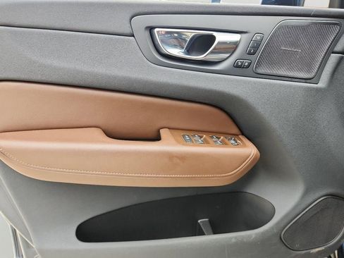 Used 2022 Volvo XC60 B5 Inscription w/ Climate Package image 13