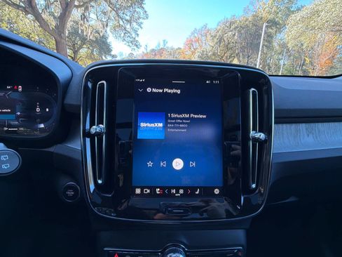 Certified 2025 Volvo XC40 B5 Core image 41