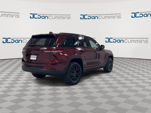 Used 2025 Jeep Grand Cherokee Altitude AWD/4WD image 8