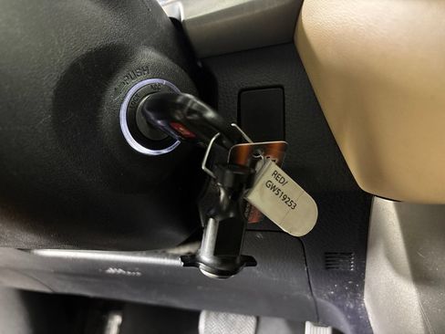 Used 2016 Toyota RAV4 XLE AWD/4WD image 18