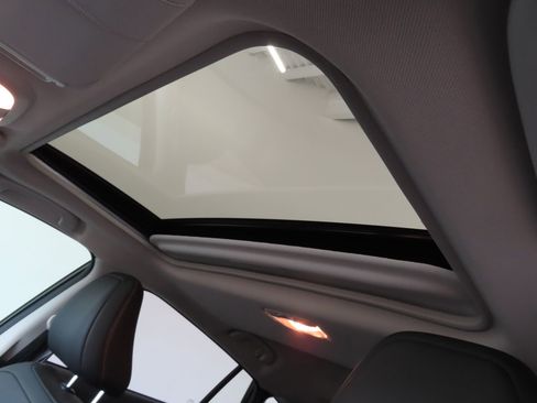 Used 2025 Subaru Crosstrek 2.5i Limited w/ Crosstrek Mirror Package image 22