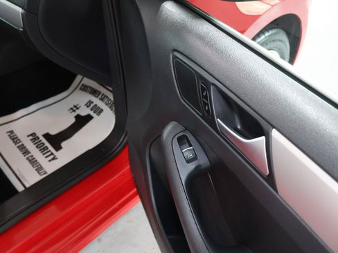 Used 2013 Volkswagen Jetta SE FWD image 27