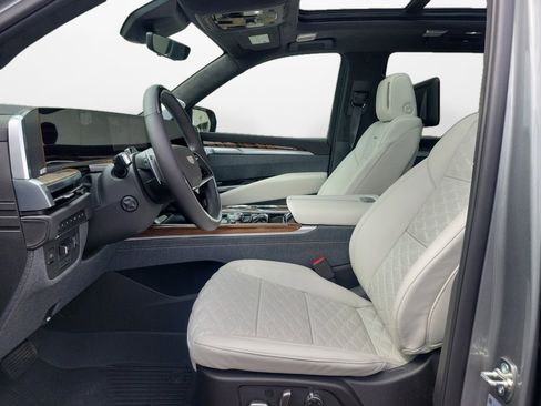 New 2026 Cadillac Escalade Platinum Sport w/ LPO, Floor Liner Package AWD/4WD image 9