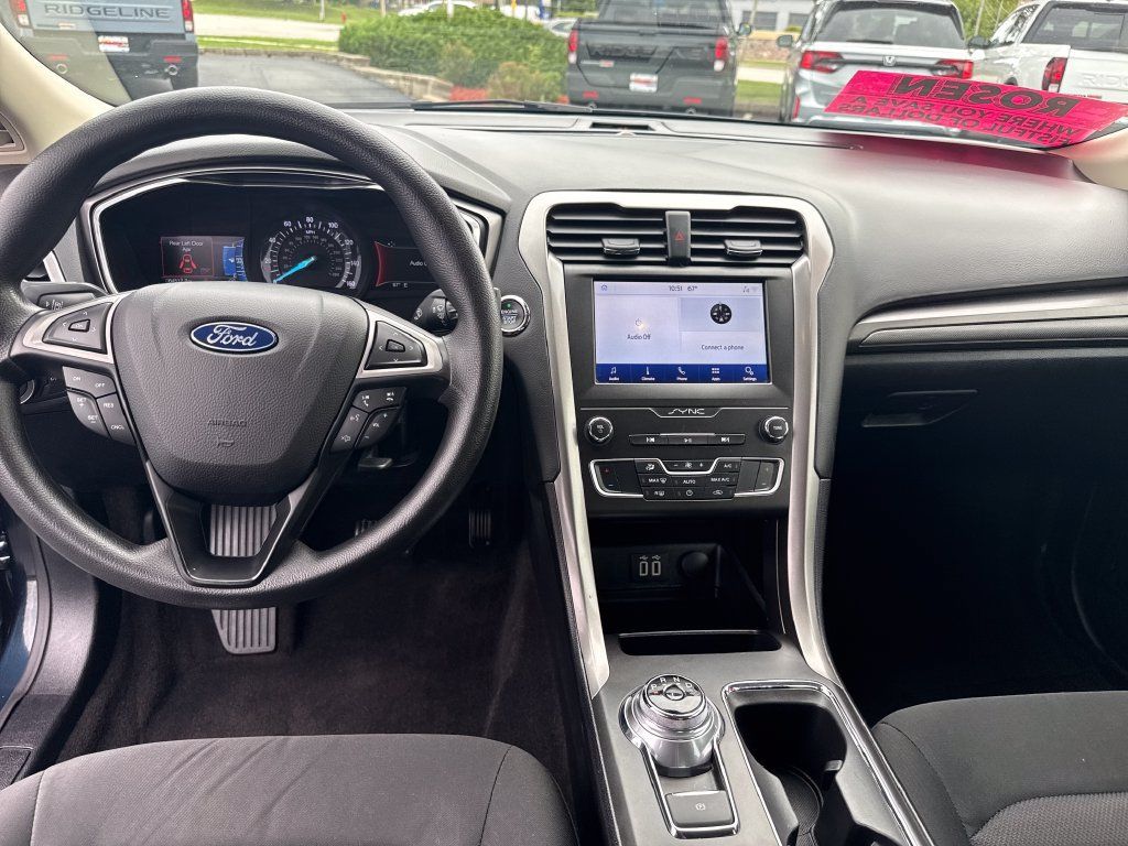 Used 2020 Ford Fusion SE FWD image 22