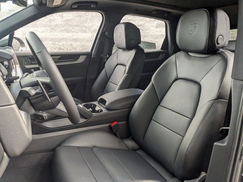 New 2026 Porsche Cayenne image 5