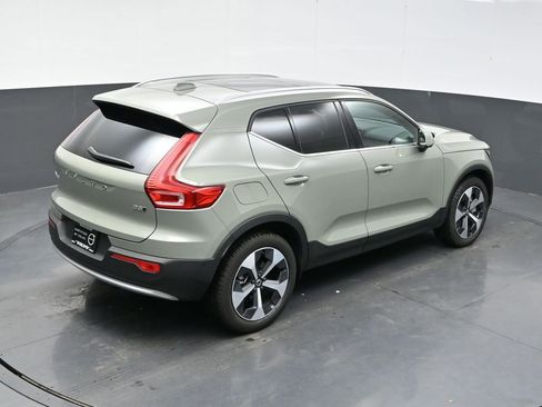 Used 2025 Volvo XC40 B5 Plus image 30