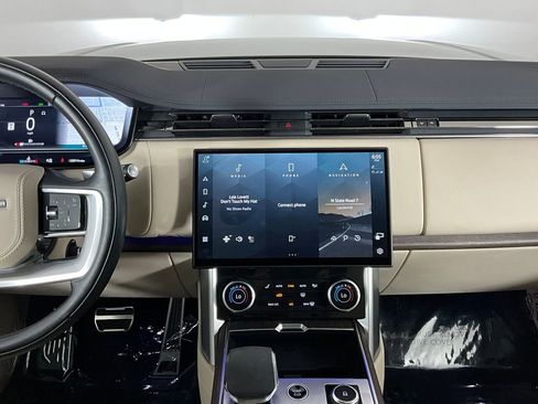 Used 2023 Land Rover Range Rover SE image 12