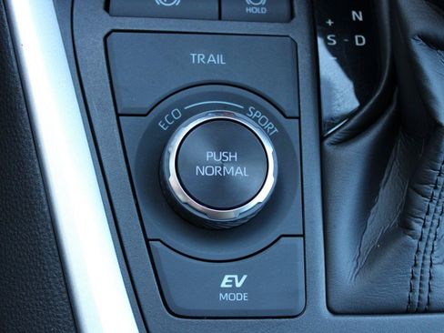 Used 2024 Toyota RAV4 LE AWD/4WD image 25
