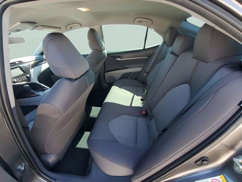 Used 2019 Toyota Camry LE image 23