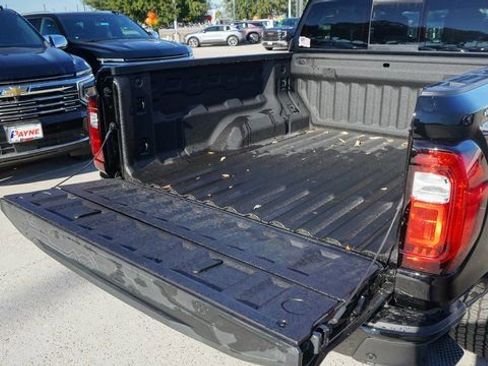 New 2025 GMC Canyon Elevation w/ Convenience Package image 9