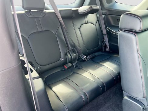 Used 2025 Honda Pilot Black Edition image 27