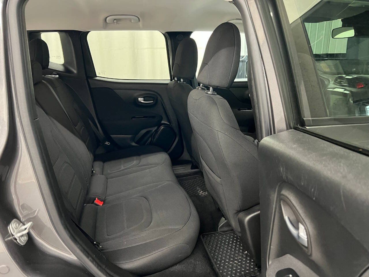 Used 2019 Jeep Renegade Latitude w/ Cold Weather Group AWD/4WD image 10