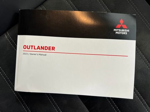 Used 2023 Mitsubishi Outlander SE image 29