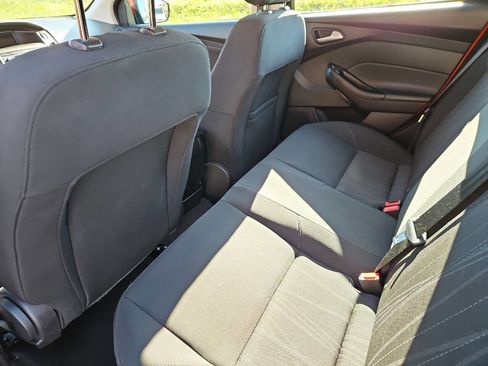 Used 2018 Ford Focus SE w/ SE Appearance Package image 13