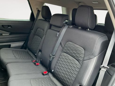 Used 2025 Nissan Pathfinder S image 14