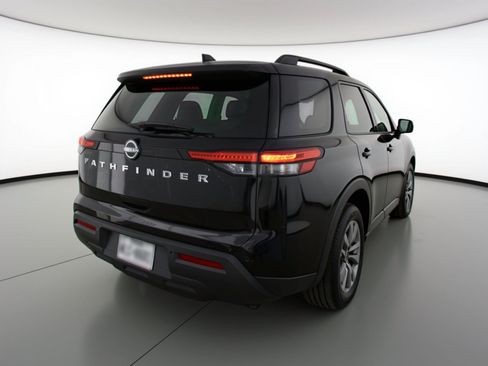 Used 2025 Nissan Pathfinder SV FWD image 9