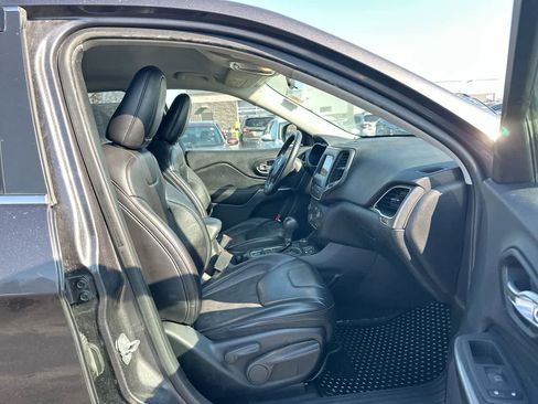 Used 2019 Jeep Cherokee Latitude Plus w/ Cold Weather Group image 25