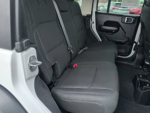 Used 2018 Jeep Wrangler Unlimited Sport S AWD/4WD image 39