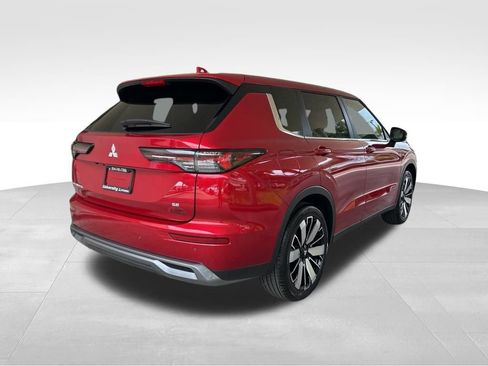 New 2025 Mitsubishi Outlander SE image 3