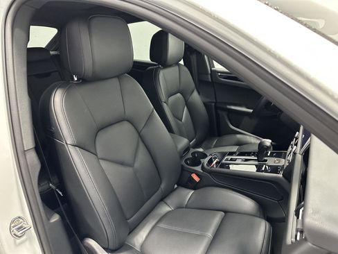 Certified 2025 Porsche Macan AWD/4WD image 44