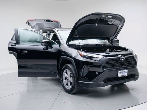 Used 2025 Toyota RAV4 XLE AWD/4WD image 16