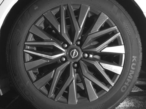 Used 2025 Nissan Altima 2.5 SV image 14