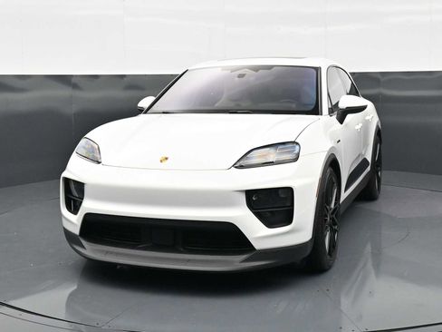 New 2025 Porsche Macan 4 Electric AWD/4WD image 32