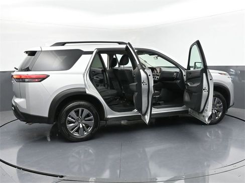 Used 2025 Nissan Pathfinder SV image 47