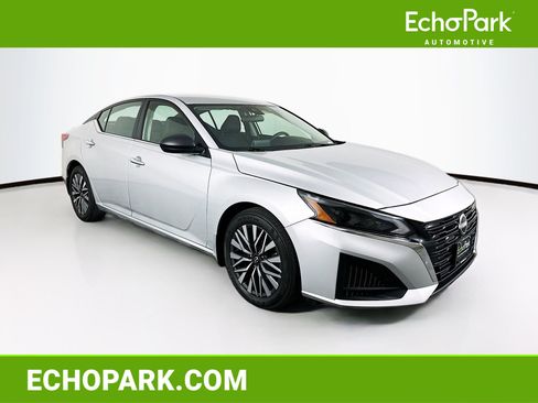 Used 2024 Nissan Altima 2.5 SV FWD image 1