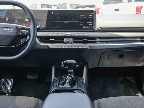 Used 2025 Kia K4 FWD image 13