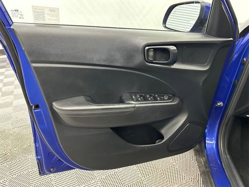 Used 2025 Hyundai Venue Limited image 10