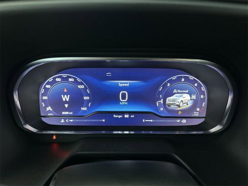 Used 2024 Chevrolet Suburban High Country image 14