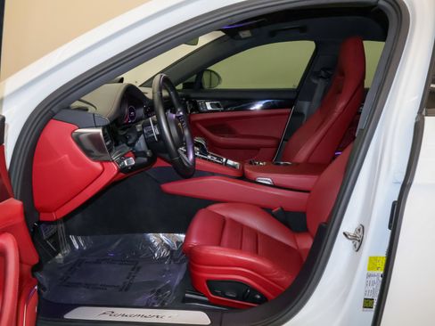 Used 2022 Porsche Panamera image 13