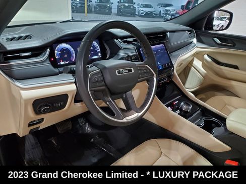 Used 2023 Jeep Grand Cherokee Limited w/ Luxury Tech Group II AWD/4WD image 7
