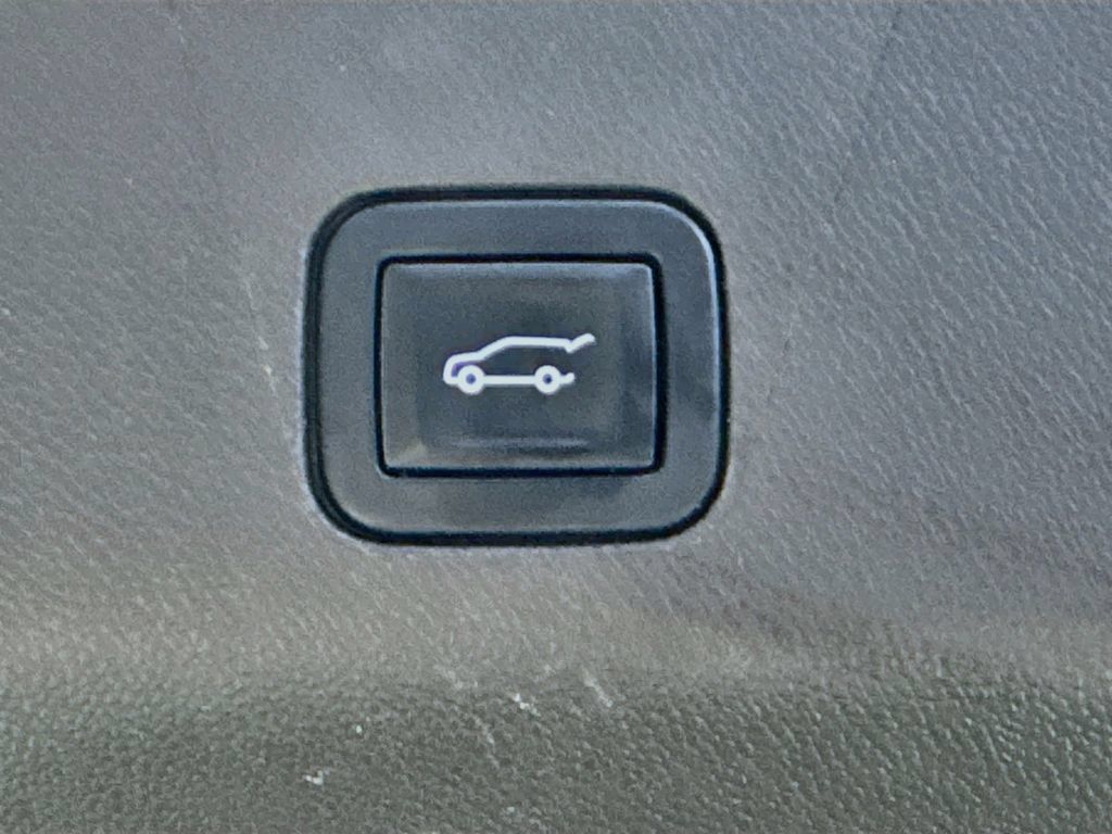 Used 2022 Chevrolet Tahoe LT w/ Luxury Package RWD image 34