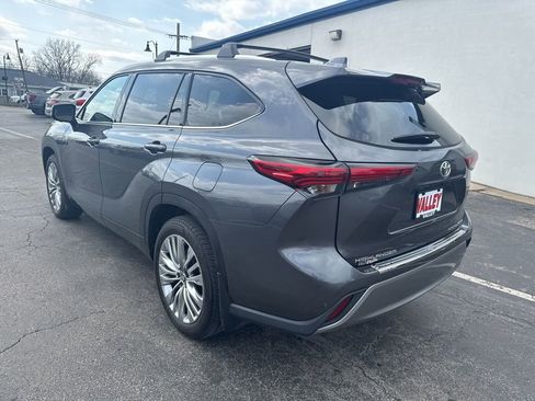 Used 2023 Toyota Highlander Platinum image 5