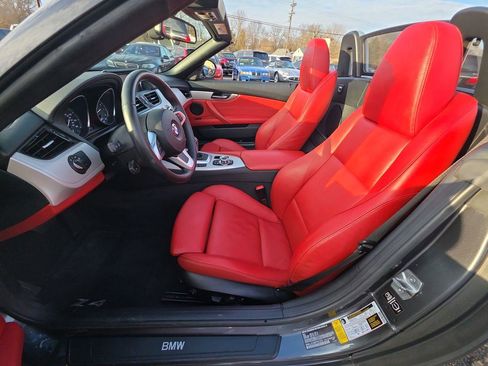 Used 2015 BMW Z4 sDrive28i image 3