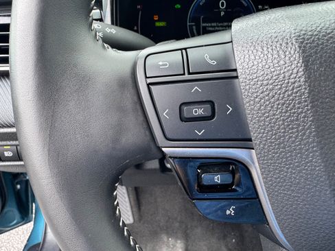 Used 2025 Toyota Camry SE FWD image 12