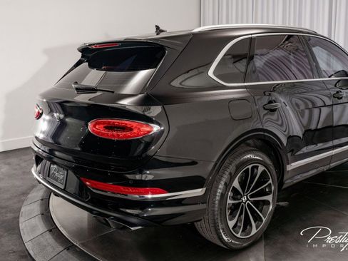 Used 2022 Bentley Bentayga image 19