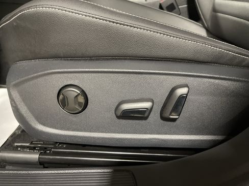 Used 2024 Volkswagen Jetta SE w/ Panoramic Sunroof Package image 10