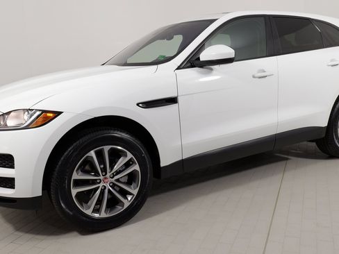 Used 2020 Jaguar F-PACE Premium image 2