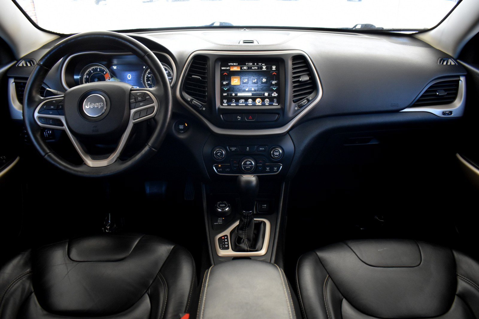 Used 2017 Jeep Cherokee Limited AWD/4WD image 9